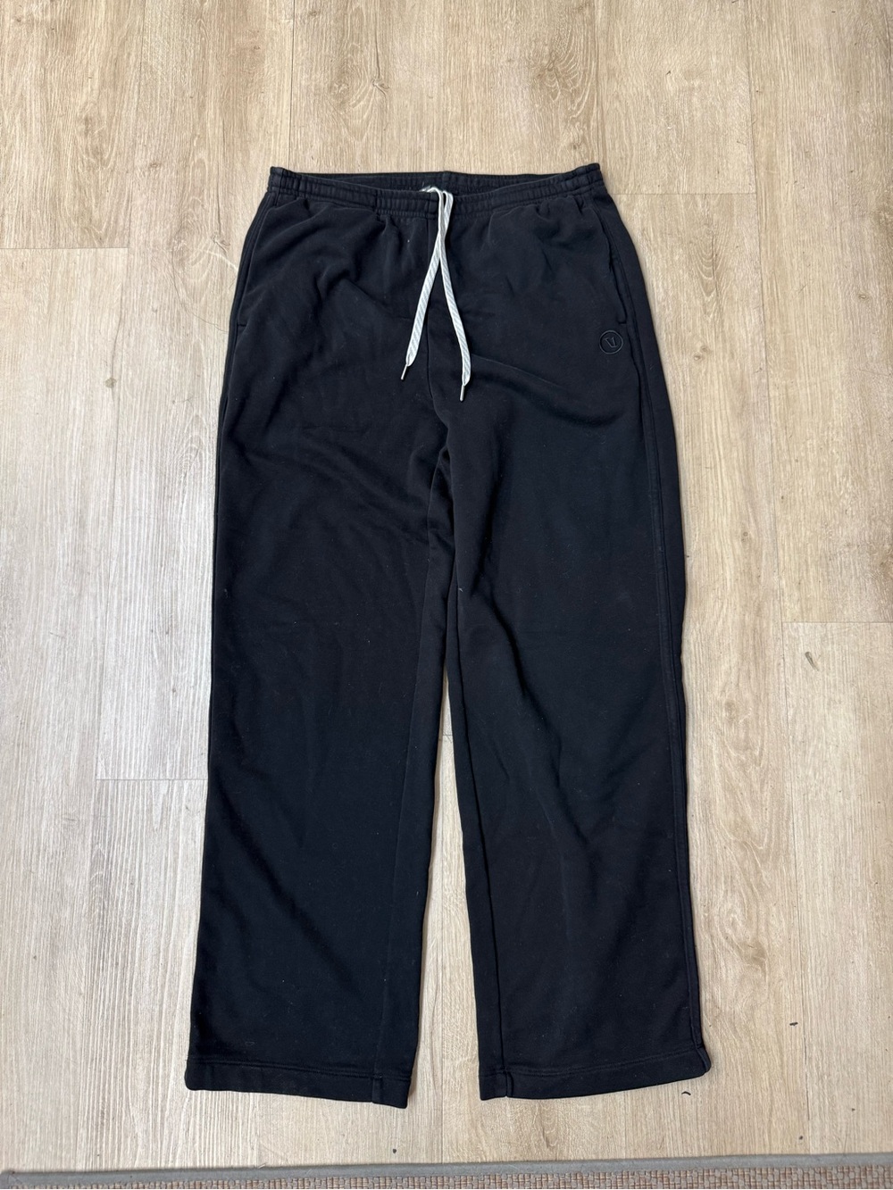 Vuori Women Black Straight Leg Sweatpants Sz M
